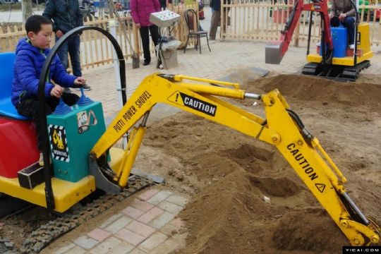 點(diǎn)擊查看詳細(xì)信息<br>標(biāo)題：WCS-360型兒童挖掘機(jī) 閱讀次數(shù)：2379